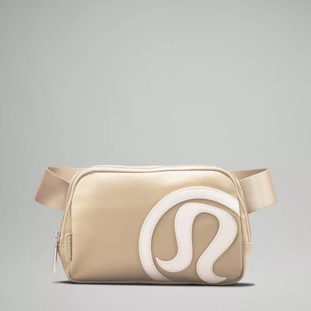 LULULEMON UNISEX EVERYWHERE BELT BAG ( SOLD )